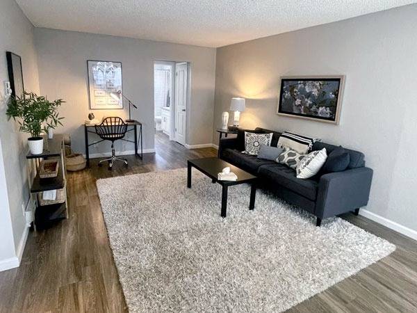 Listing photo 1 of 5