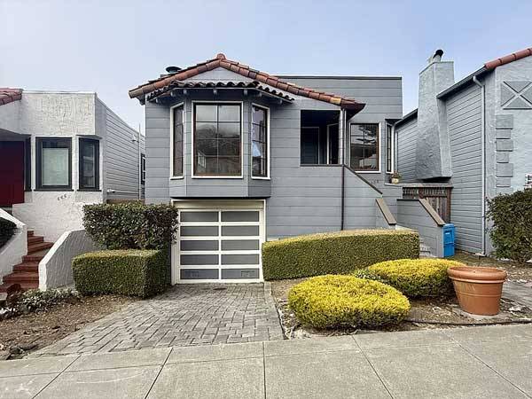 Listing photo 1 of 5