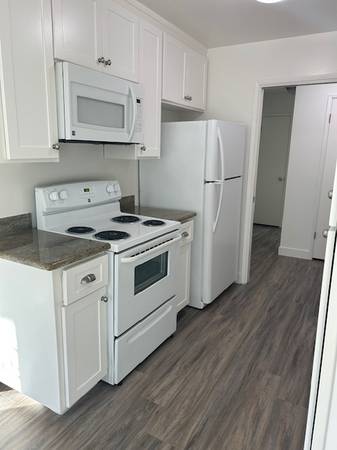 Listing photo 1 of 5