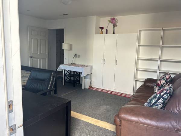 Listing photo 1 of 3