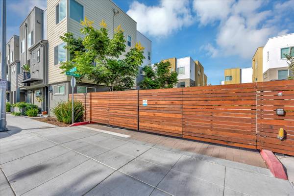 Listing photo 1 of 5