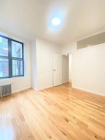 Listing photo 1 of 4