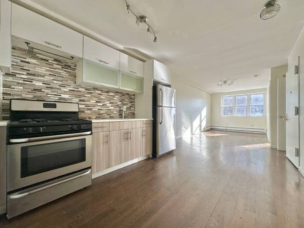 Listing photo 1 of 5