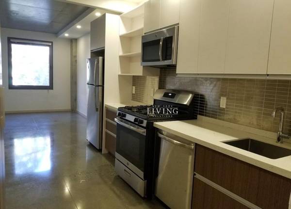 Listing photo 1 of 5