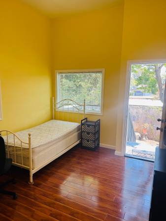 Listing photo 1 of 5