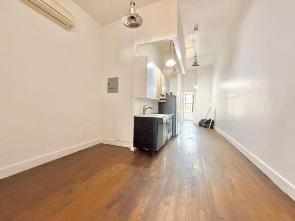 Listing photo 1 of 5