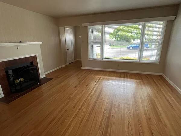 Listing photo 1 of 5
