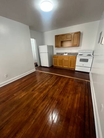 Listing photo 1 of 4