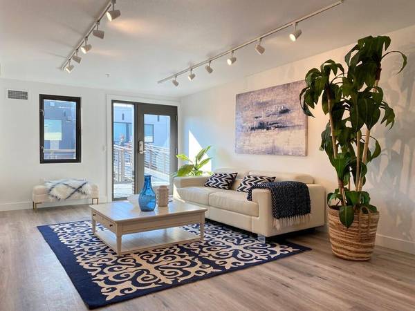 Listing photo 1 of 5