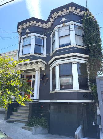 Listing photo 1 of 4