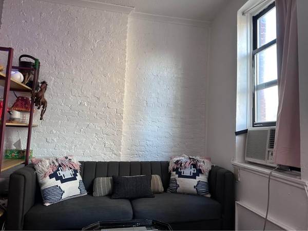 Listing photo 1 of 5