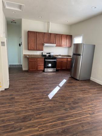 Listing photo 1 of 4