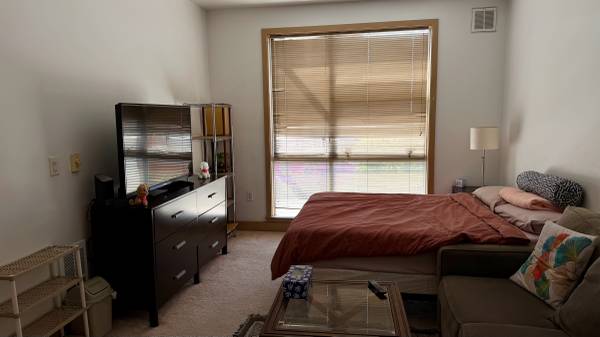 Listing photo 1 of 5