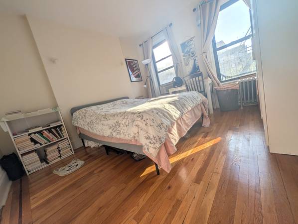 Listing photo 1 of 5