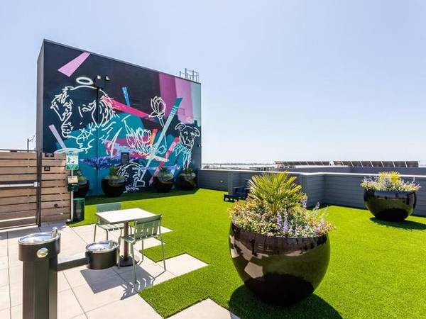 Listing photo 1 of 5