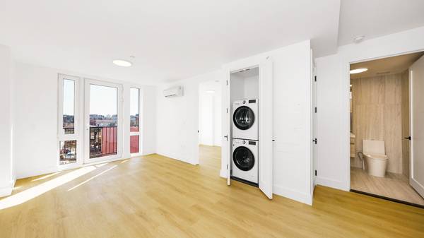 Listing photo 1 of 5