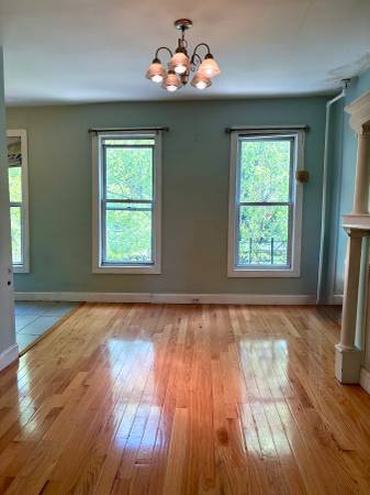 Listing photo 1 of 3