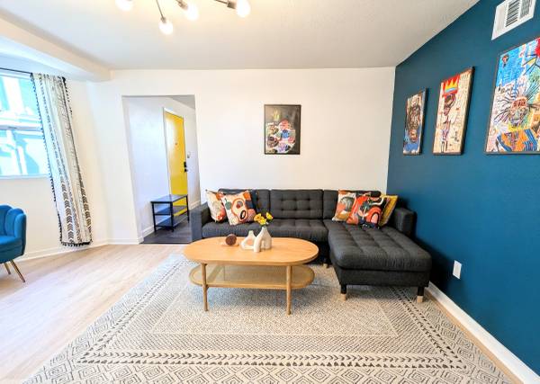 Listing photo 1 of 5