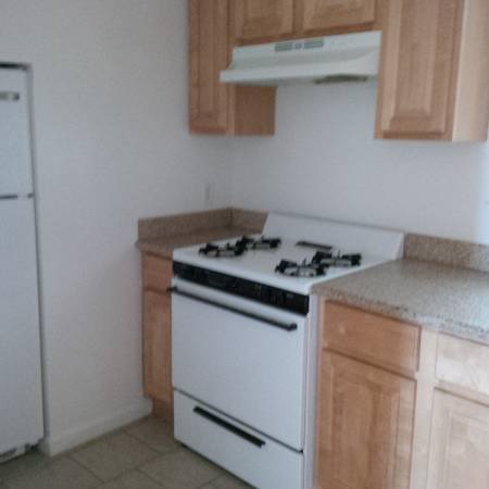 Listing photo 1 of 4
