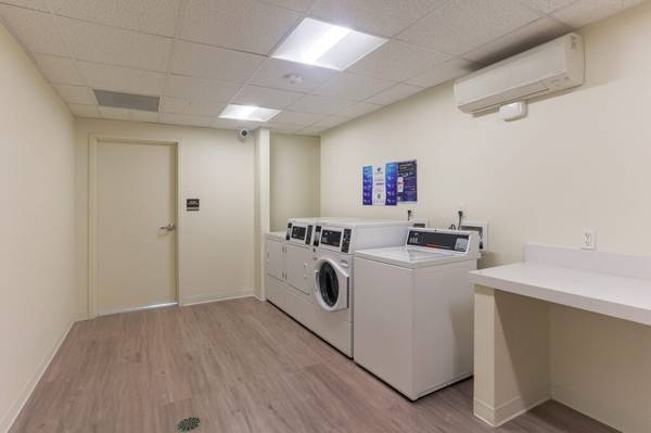 Listing photo 1 of 5