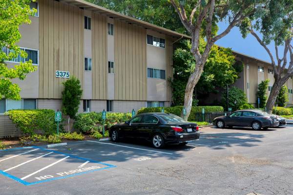 Listing photo 1 of 5