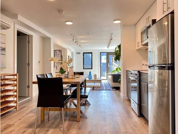 Listing photo 1 of 5