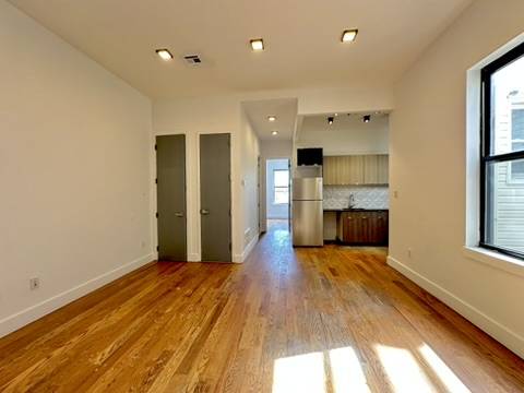 Listing photo 1 of 5