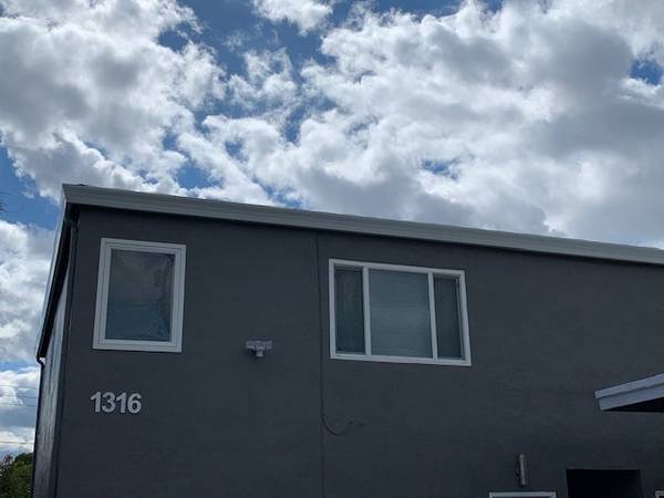 Listing photo 1 of 5