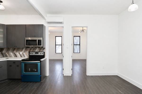 Listing photo 1 of 5