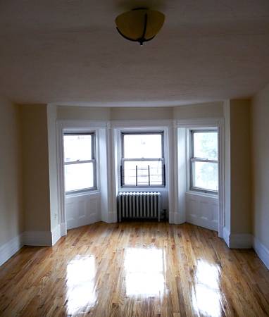 Listing photo 1 of 5