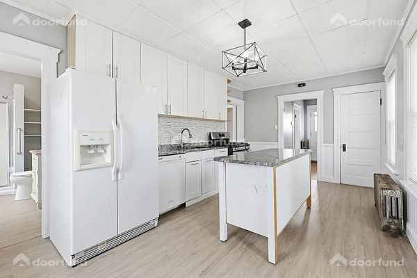 Listing photo 1 of 4