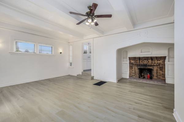 Listing photo 1 of 5
