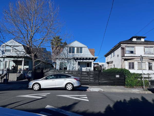 Listing photo 1 of 5