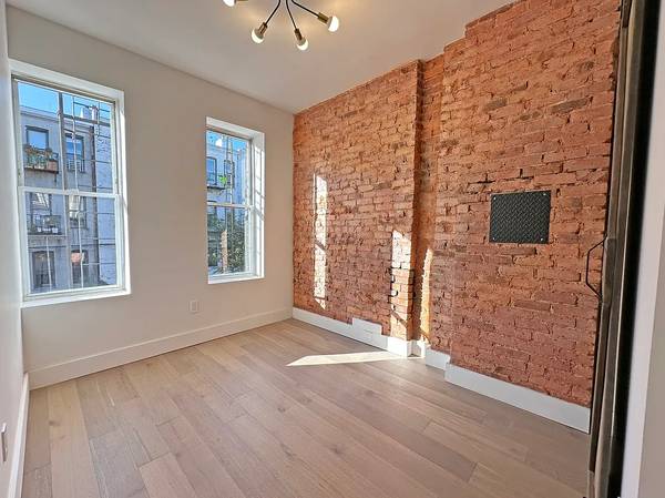Listing photo 1 of 5