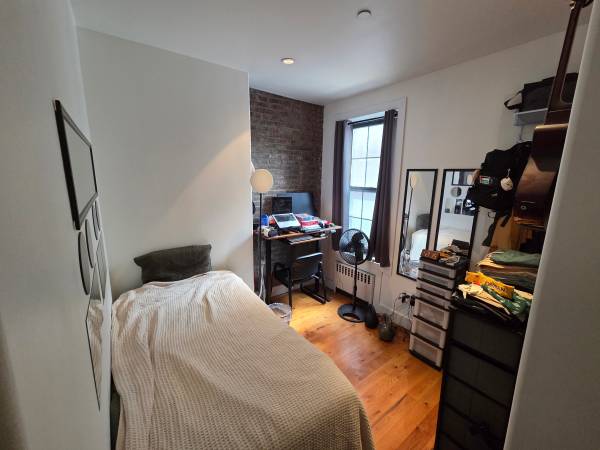 Listing photo 1 of 4