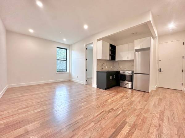 Listing photo 1 of 5