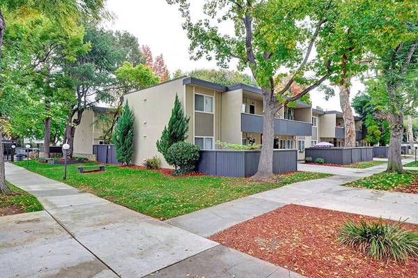 Listing photo 1 of 5