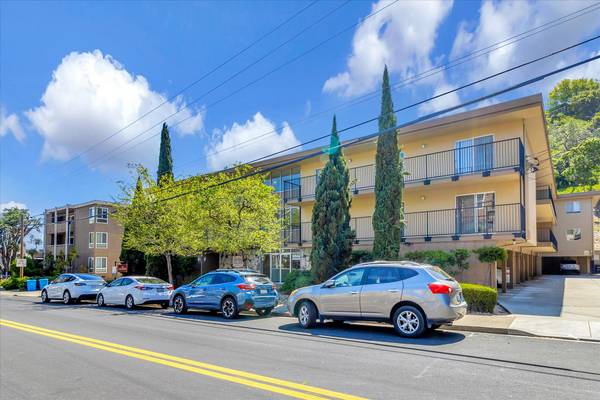 Listing photo 1 of 5