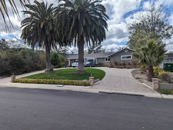 Listing photo 1 of 5