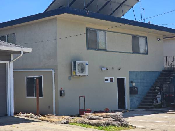 Listing photo 1 of 4