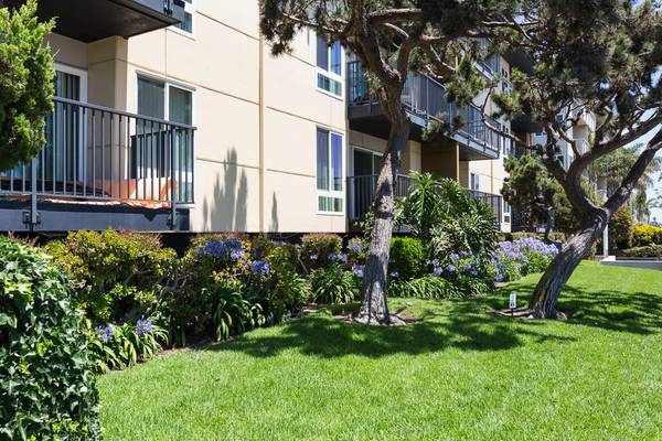 Listing photo 1 of 5