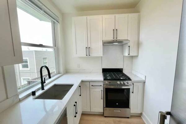 Listing photo 1 of 4
