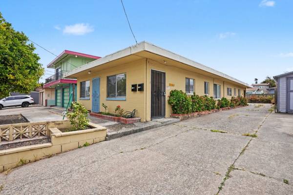 Listing photo 1 of 5