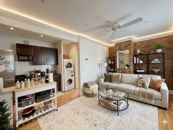 Listing photo 1 of 4