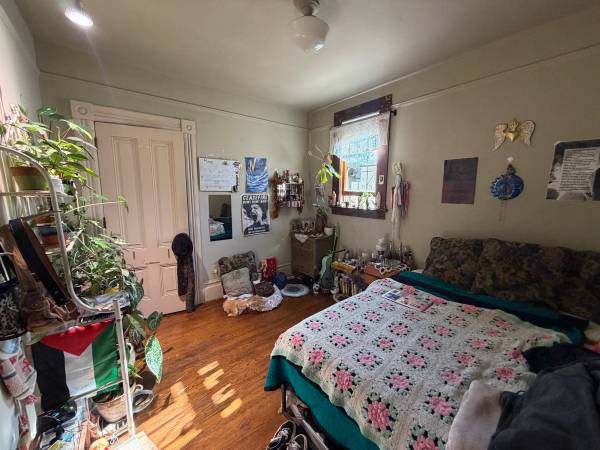 Listing photo 1 of 2