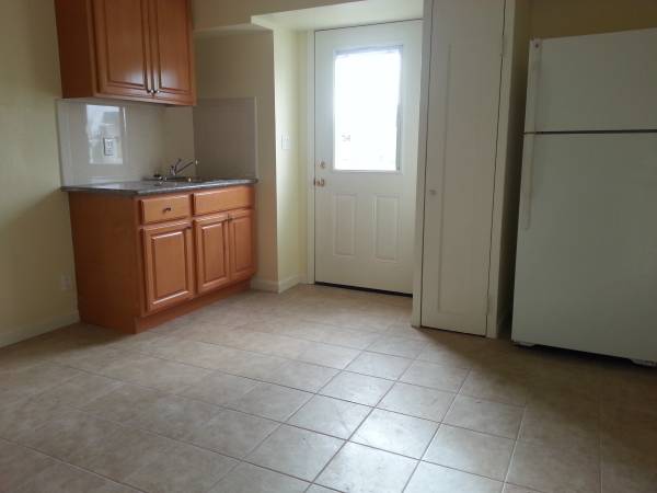 Listing photo 1 of 4