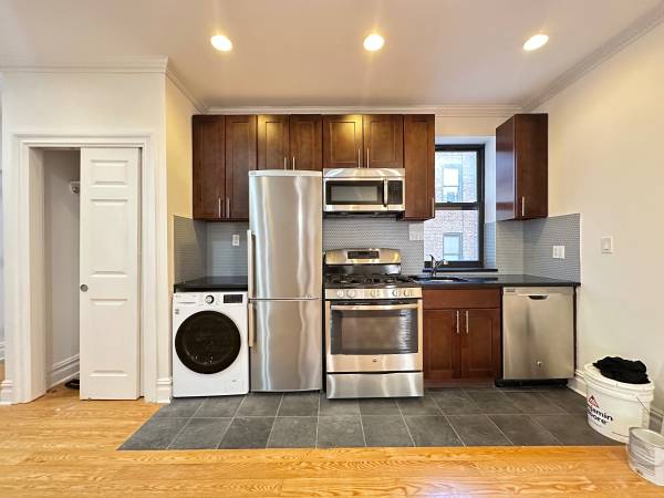 Listing photo 1 of 5
