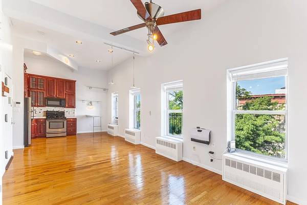 Listing photo 1 of 5