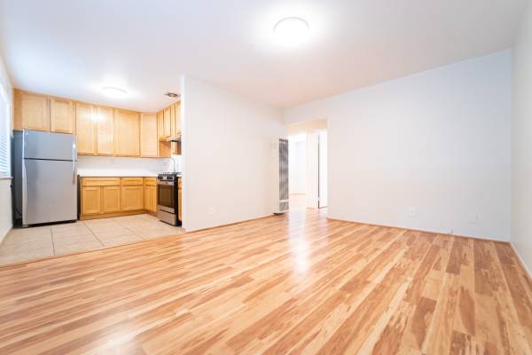 Listing photo 1 of 5