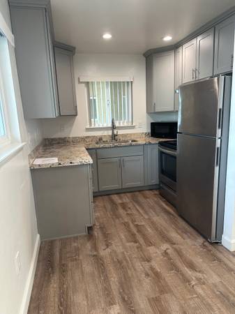 Listing photo 1 of 5